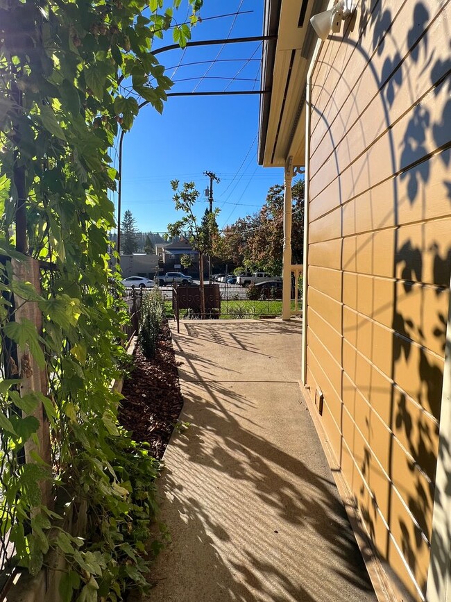 Building Photo - 110 Richardson