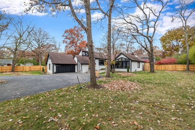 Building Photo - 15160 W Oak Spring Rd