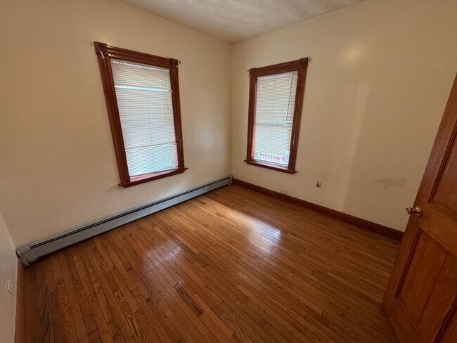 Building Photo - 374 Bowdoin St