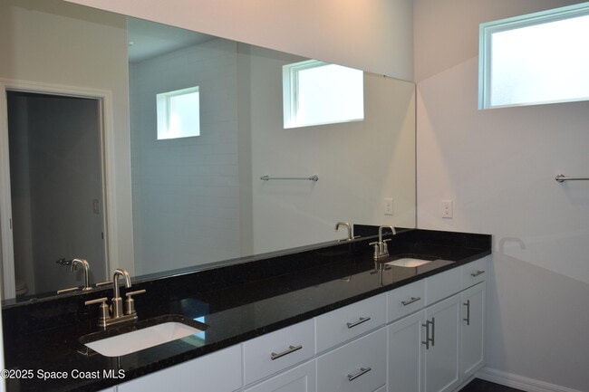 Building Photo - 3143 Fullerton Ave