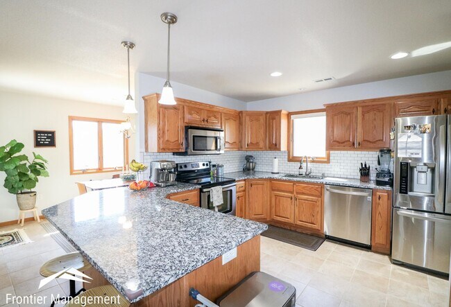 Building Photo - 416 Stone Grove Dr