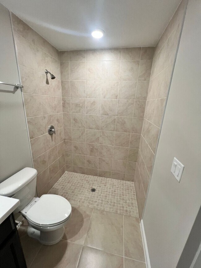 Building Photo - NEW 4 BEDROOM 3 BATH HOME! AMAZING LOCATION!