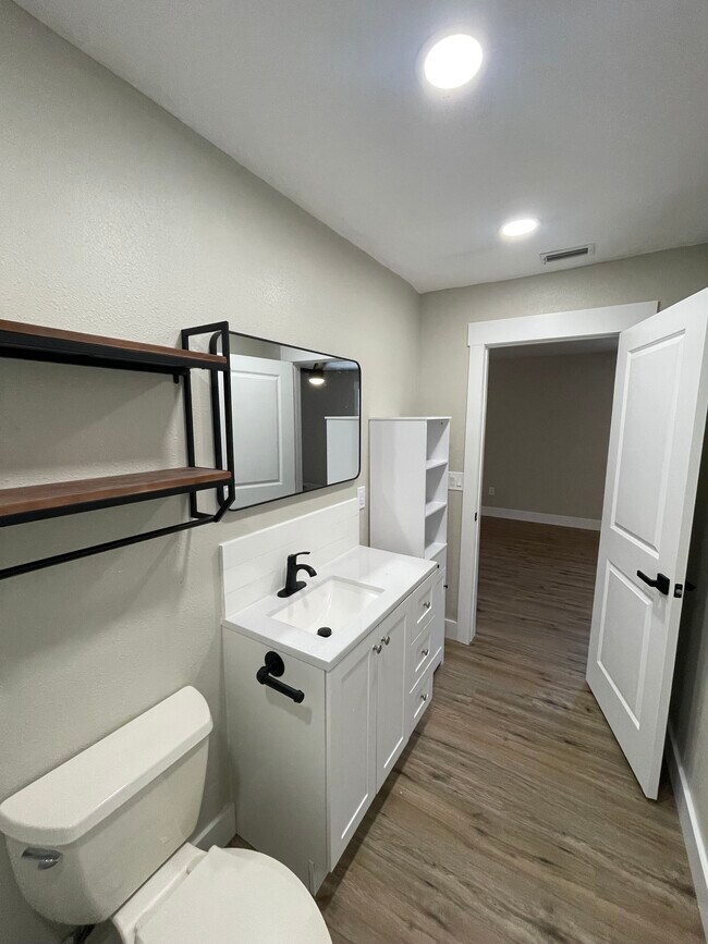 Building Photo - 2928 Blount Rd