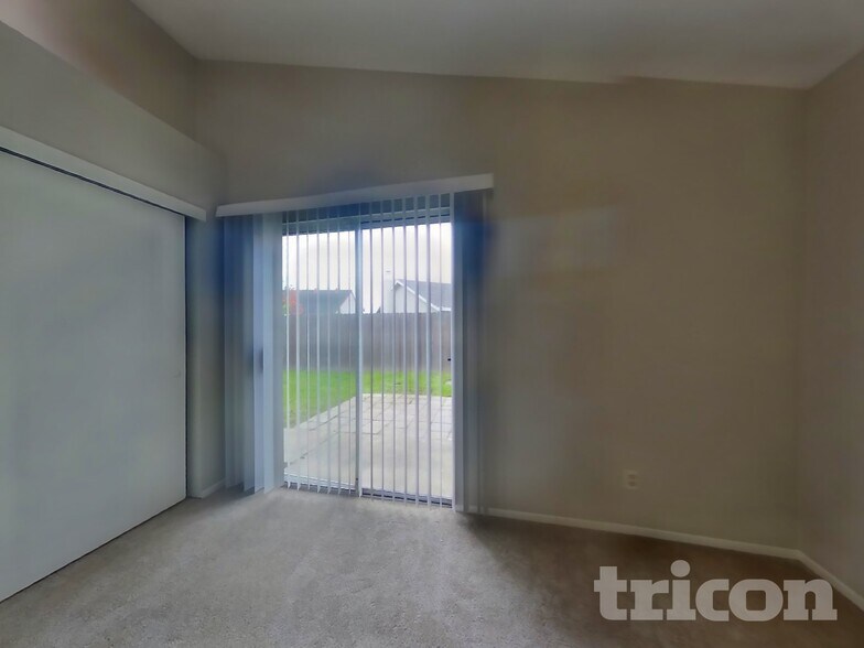 Building Photo - 7726 Robinette Rd