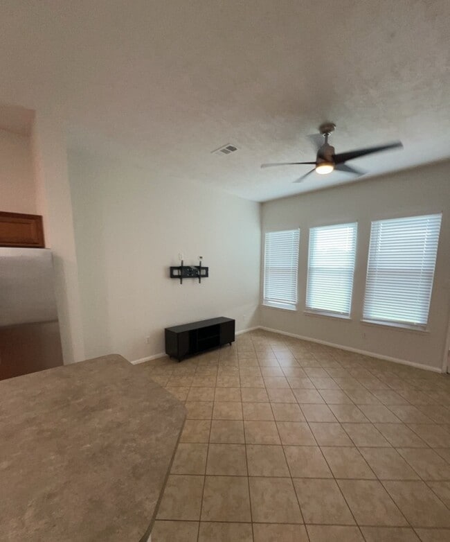 Building Photo - 3443 Rainshore Dr