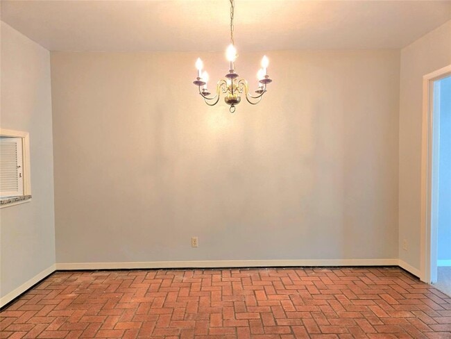 Building Photo - 1500 Elton Ln