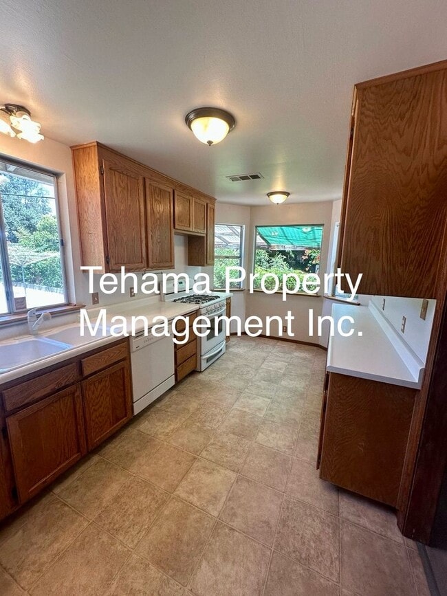 Building Photo - 3 bedroom 2 bath Home in the Forward Addit...