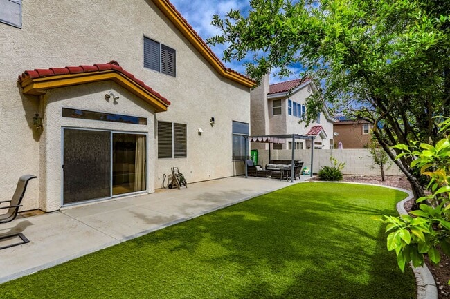 Building Photo - 5 BED Summerlin home w/ 1ST FLOOR BED AND 3/4 BATH