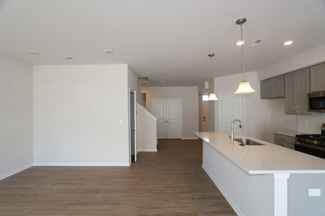 Building Photo - 1802 Salt Springs Dr