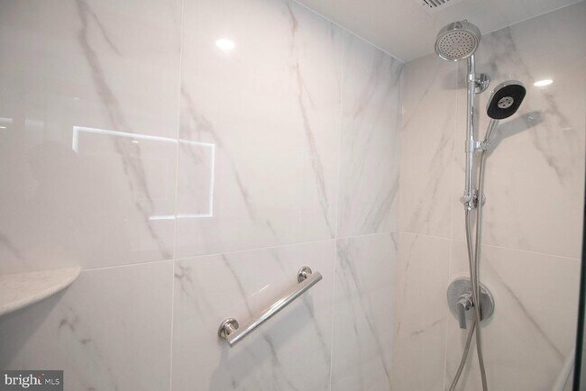 Building Photo - 1280 21st St NW