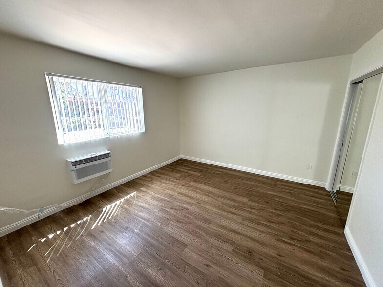 Building Photo - 5409 Radford Ave