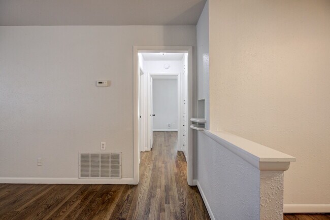 Building Photo - 806 Denison Dr