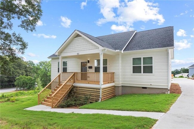 Building Photo - 122 Hilltop Dr SW