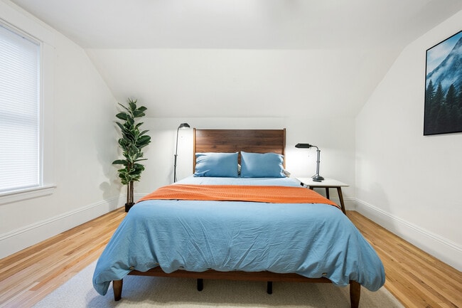 Building Photo - 34 Allen St