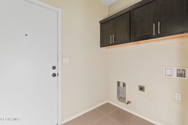 Building Photo - 2101 James White Dr