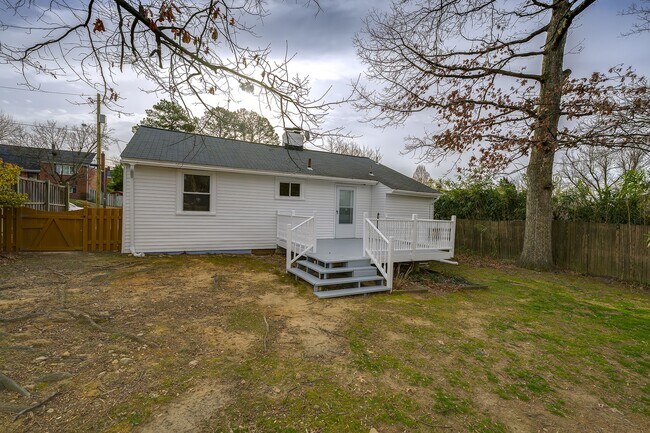 Building Photo - Charming 3BR Home with Fenced Backyard & Patio in Silver Spring