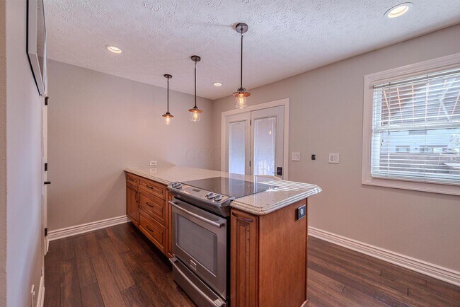 Building Photo - 7630 Alta View Blvd