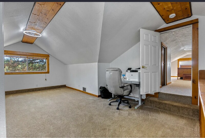 Building Photo - 10883 Southview Loop SE