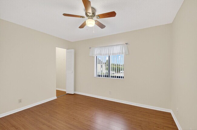 Building Photo - 427 Pine Glen Ln