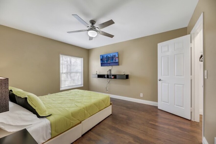 Building Photo - 7938 Cina Ave