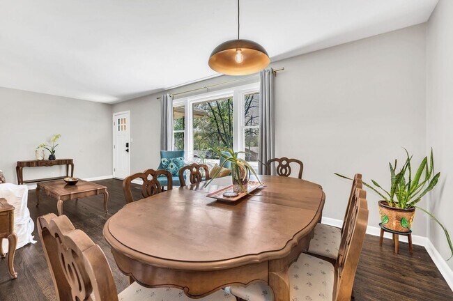 Building Photo - 3 Bedroom 1 Bath Donelson House by Two Riv...