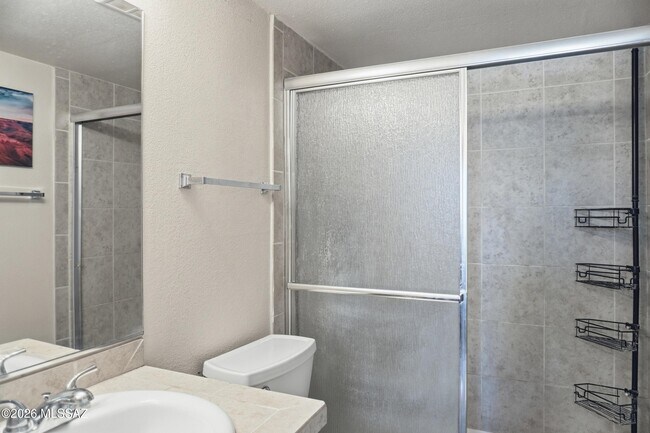 Building Photo - 1810 E Blacklidge Dr