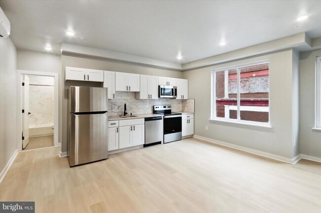 Building Photo - 316 S 52nd St