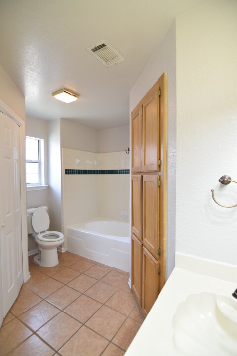 Building Photo - 4402 Water Oak Dr