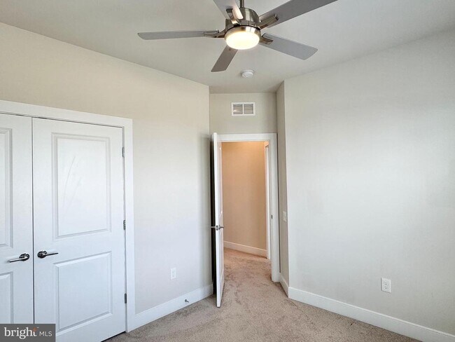 Building Photo - 1745 Riverbluff Ave