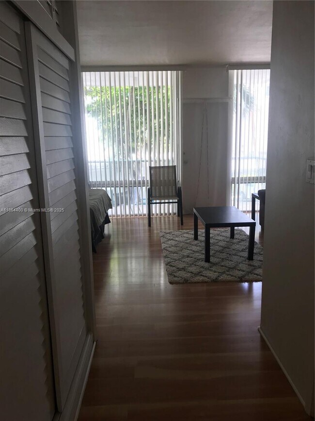 Building Photo - 1408 Brickell Bay Dr