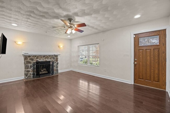 Building Photo - Beautiful Spacious Home for Rent in Norfolk!