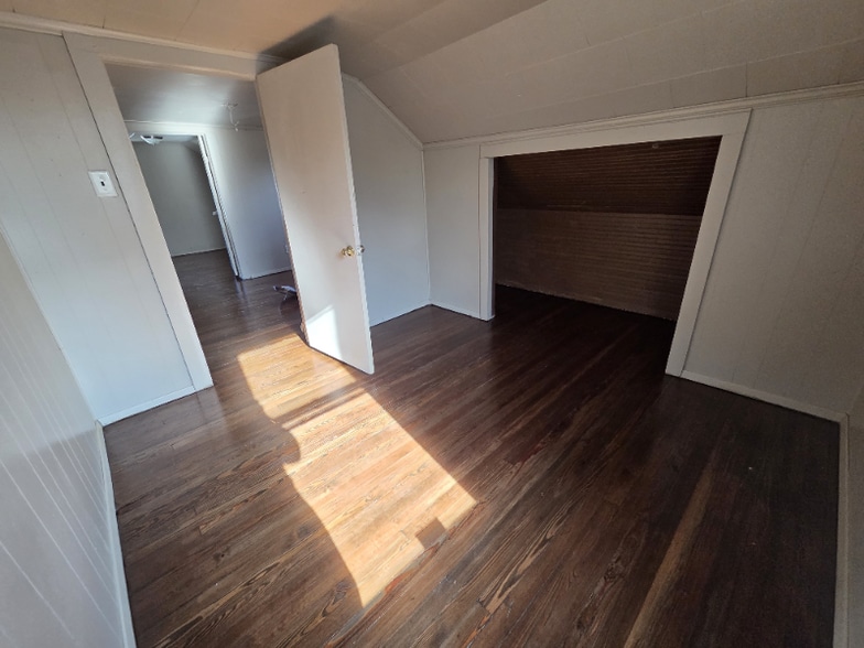 Building Photo - 517 Broad St