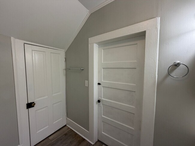 Building Photo - Statesville Downtown - 1BD / 1BA