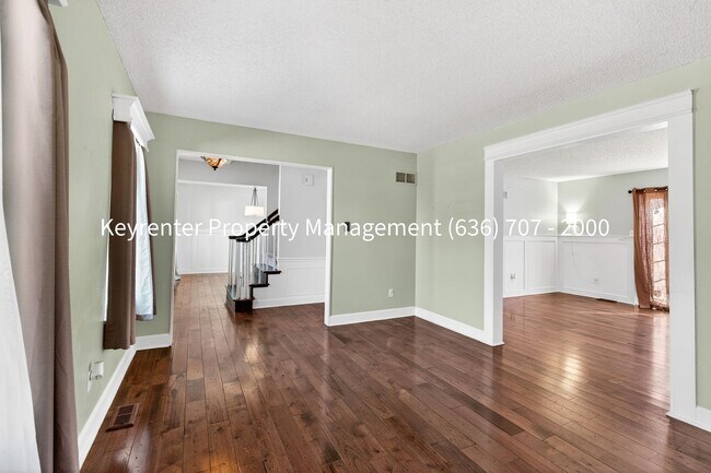 Building Photo - Spacious 4BR Home with Finished Basement in St. Peters