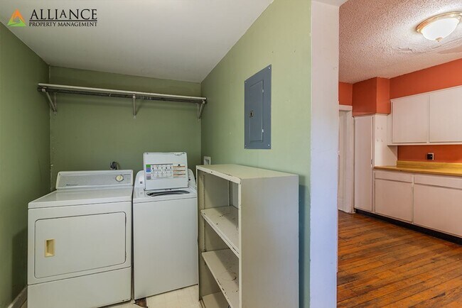 Building Photo - Sixteenth St. 328 N.