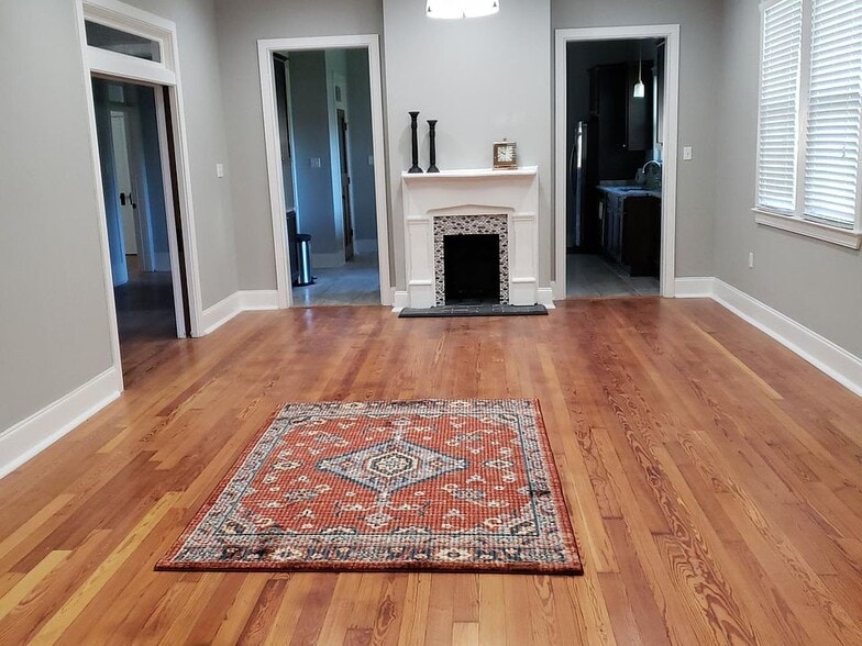 Building Photo - 717 Perry St