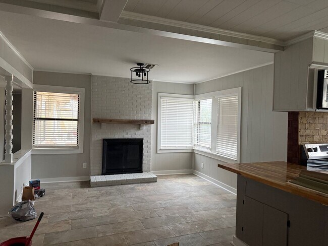 Building Photo - 3/3 HISD Fenced yard