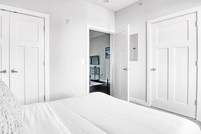 Building Photo - 1016 18th Ave S