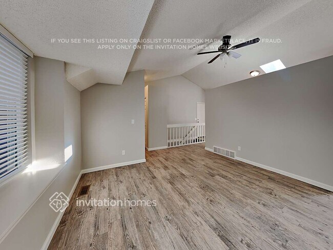 Building Photo - 3865 Valley View St