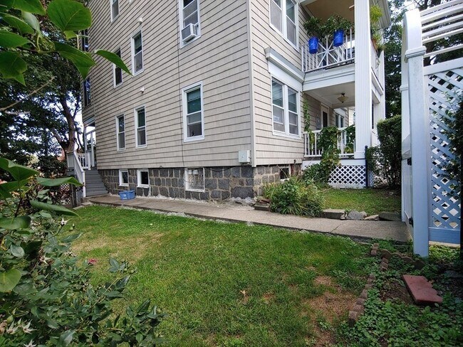 Building Photo - 17 Manley St