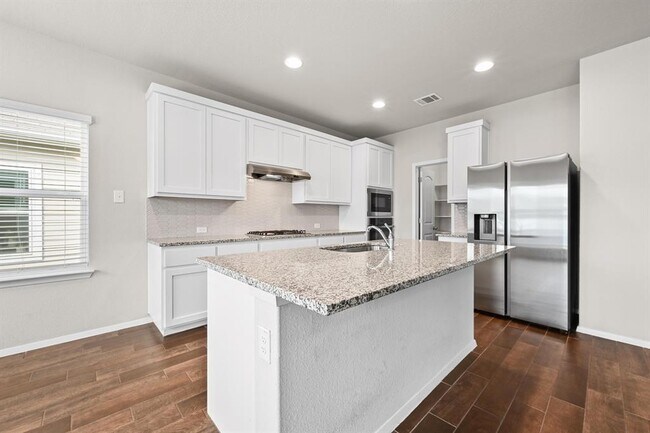 Building Photo - 215 Desperado Dr