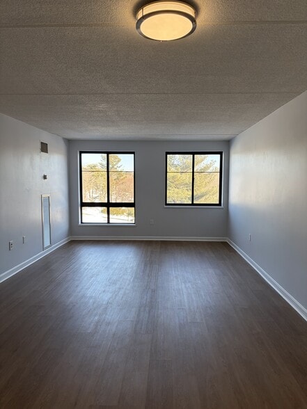 Dining/Living Room - 100 Ledgewood Dr