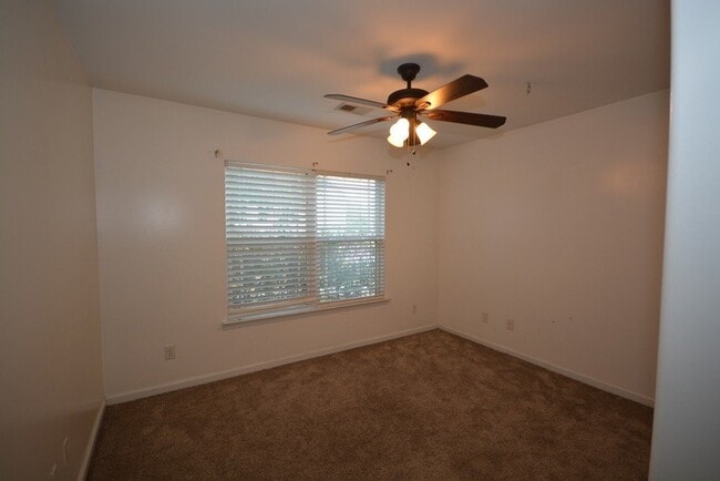 Building Photo - 45 Crystal Lake Dr