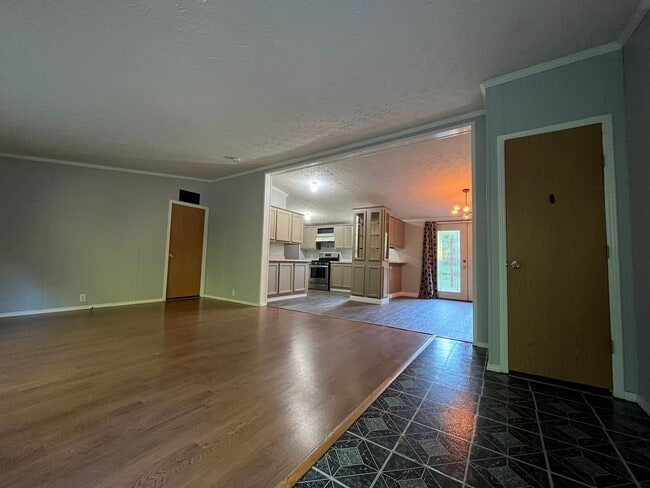 Building Photo - 3 Bedroom Home