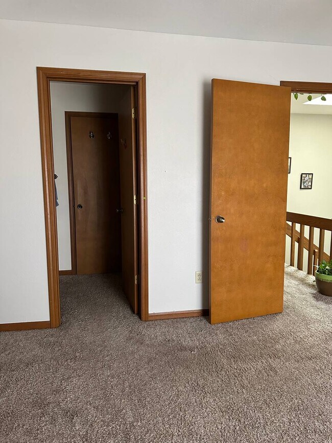 Building Photo - 1174 Hidden Ridge Rd