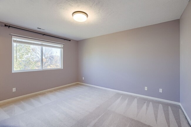 Building Photo - 3 Bedroom In A Great Location!!