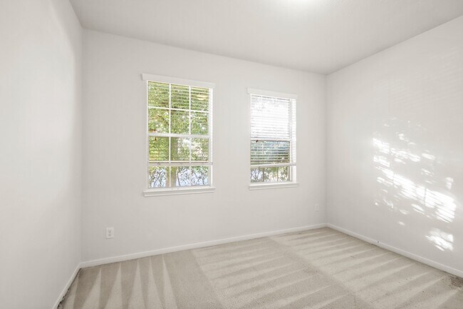 Building Photo - 15114 Cave Creek Dr