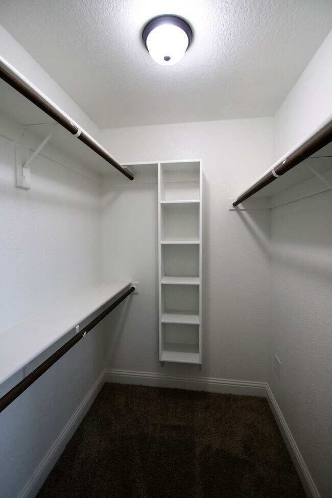 Building Photo - 134-136 Crossbow Ct