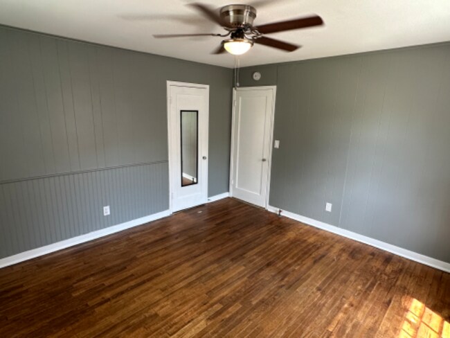 Building Photo - 205 Chambers St