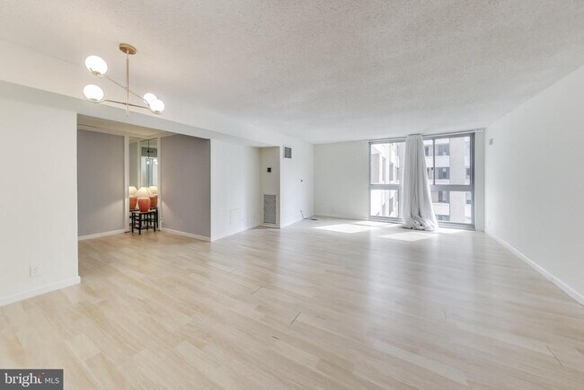 Building Photo - 4601 N Park Ave